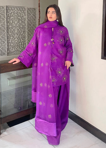 AYESHA HAYAT - CELESTE